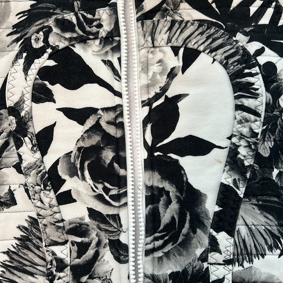 Lulu lemon sweater - Picture 6 of 11